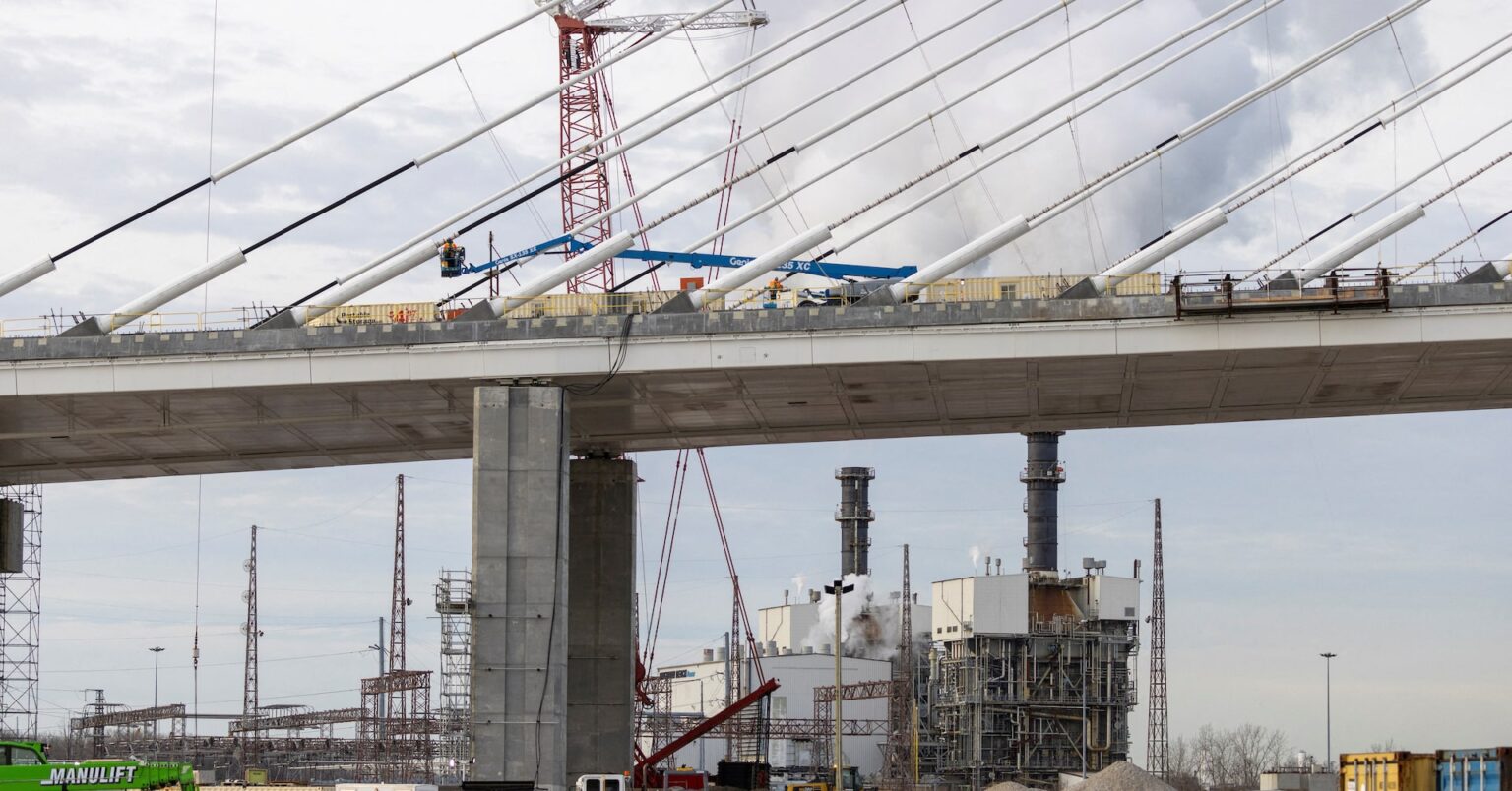 トランプ氏、完成間近の米加新橋の開通阻止を警告　交渉を要求 | ロイター