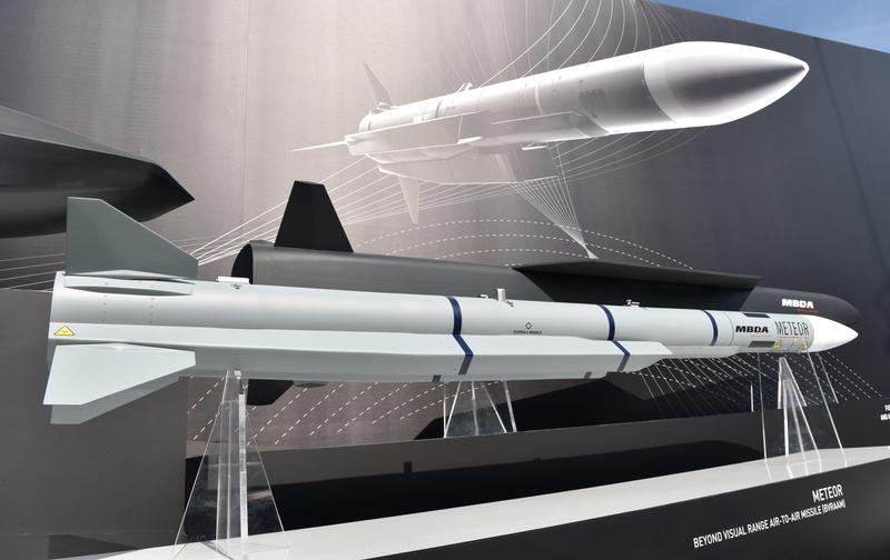 ミーティアは視程外射程の空対空ミサイルだ。