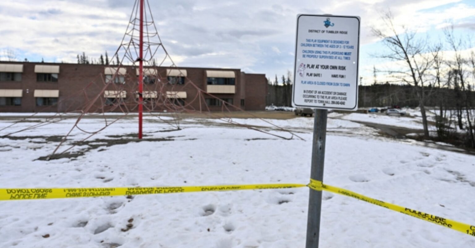 カナダ学校銃撃、容疑者は元生徒の18歳女　警察が身元特定 | ロイター