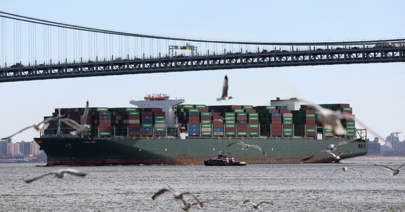 トランプ関税、「ほぼ全額」を米国民が負担　ＮＹ連銀分析 | ロイター