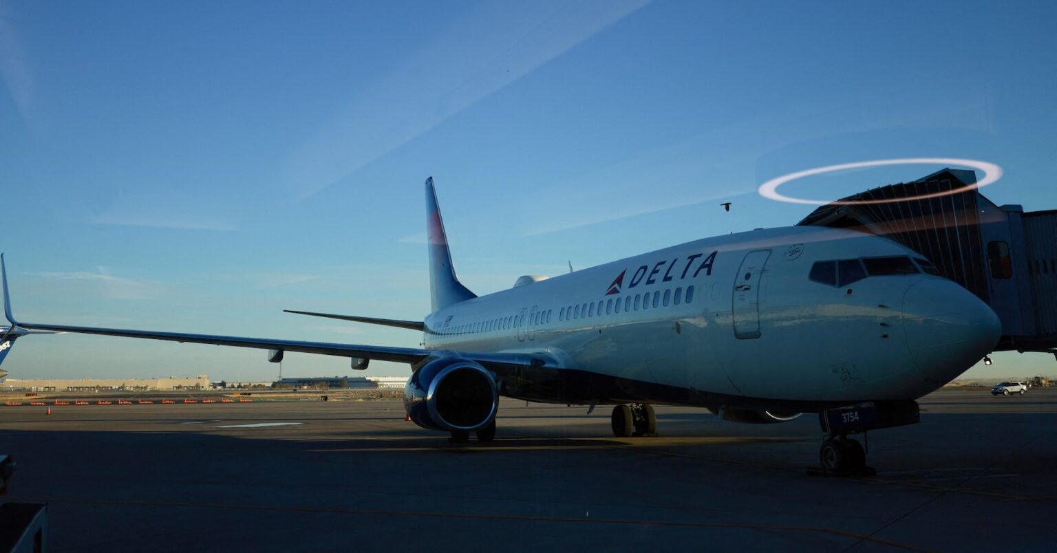 エルパソ空港一時閉鎖、麻薬組織のドローン対応巡る米・メキシコの溝深まる | ロイター