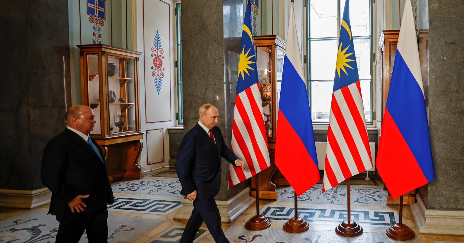 ロシア経常黒字、25年は34%減少 制裁や原油安が重し | ロイター ロシア経常黒字、25年は34%減少 制裁や原油安が重し | ロイター