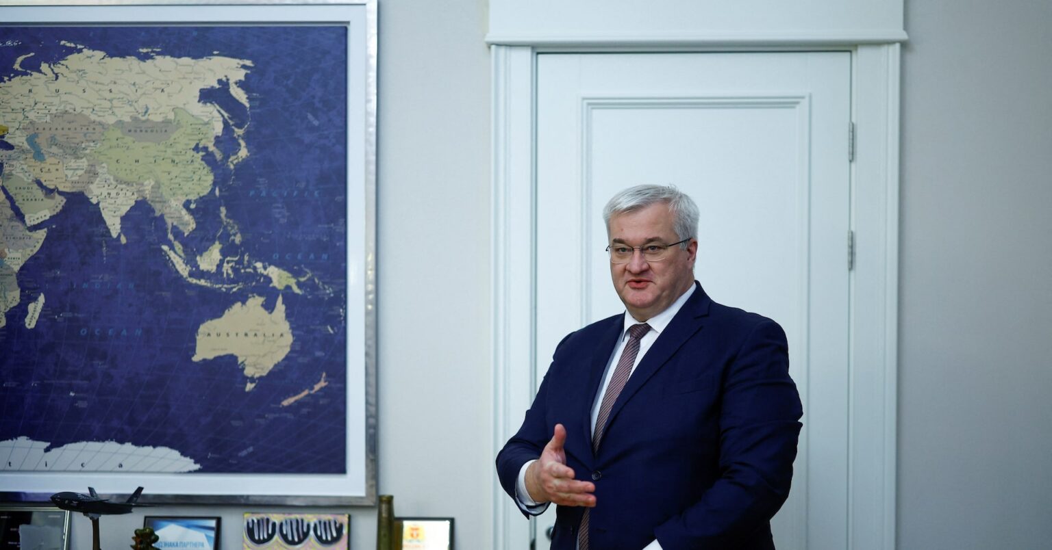 ウクライナ、中国外相に招待申し入れ　ロとの戦闘終結へ貢献期待 | ロイター