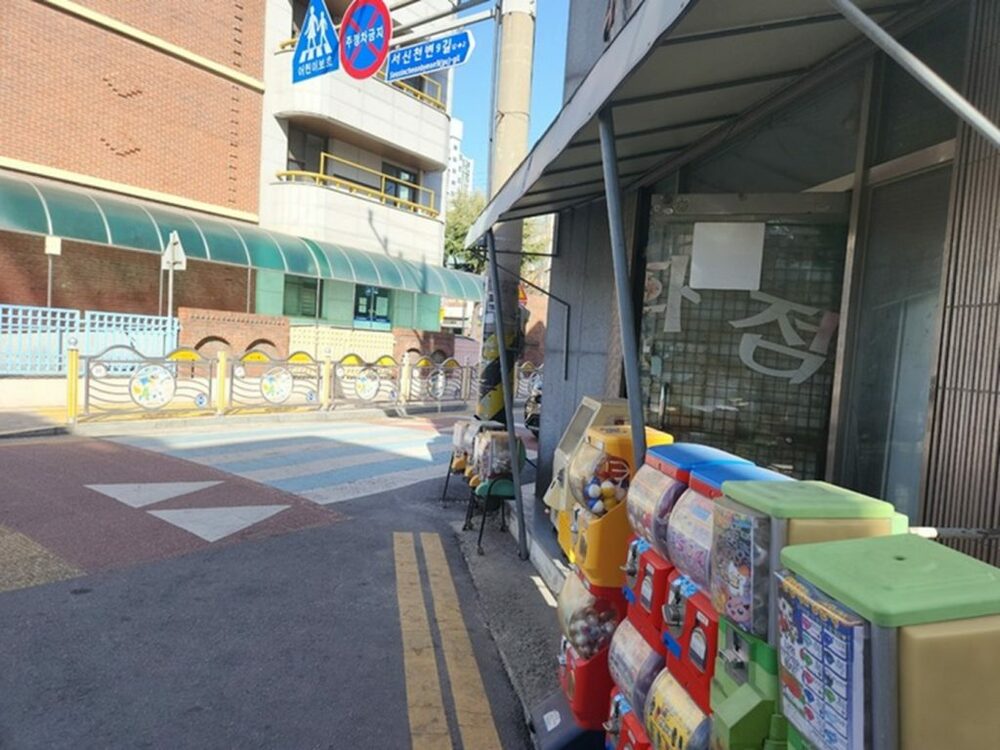 生徒減×オンライン化、卒業・入学シーズン特需が消滅…韓国・花屋＆文具店が悲鳴「予約100件が25件に」　写真枚　国際ニュース：AFPBB News