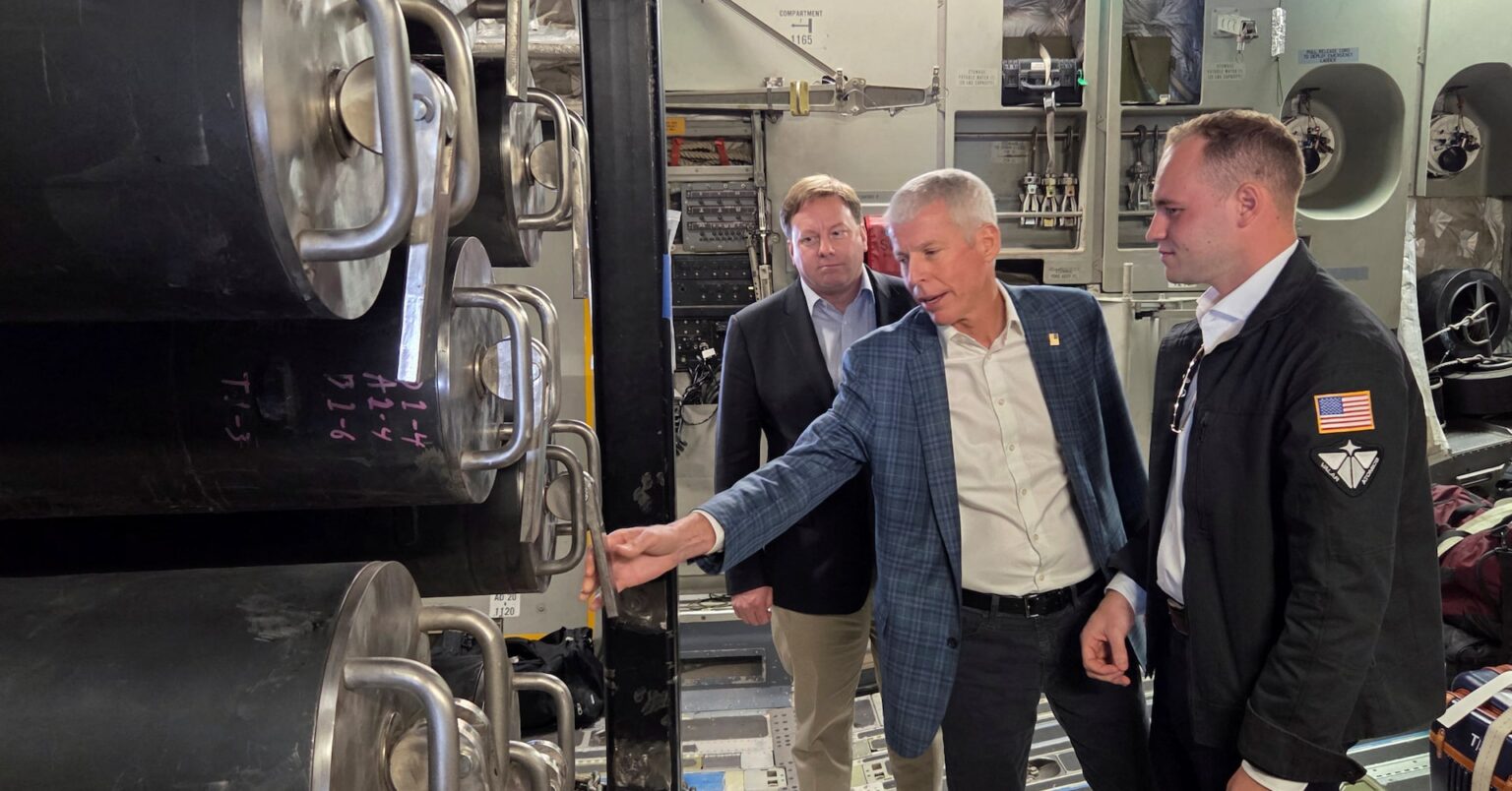 米、小型原子炉を貨物機で初めて輸送　原子力の迅速展開へ前進 | ロイター