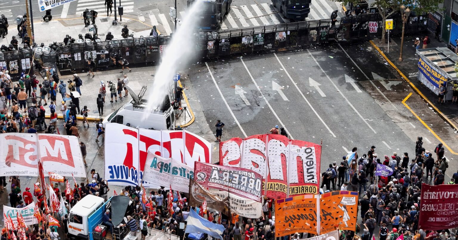 アルゼンチン最大労組、労働改革法案に抗議しゼネスト実施へ | ロイター