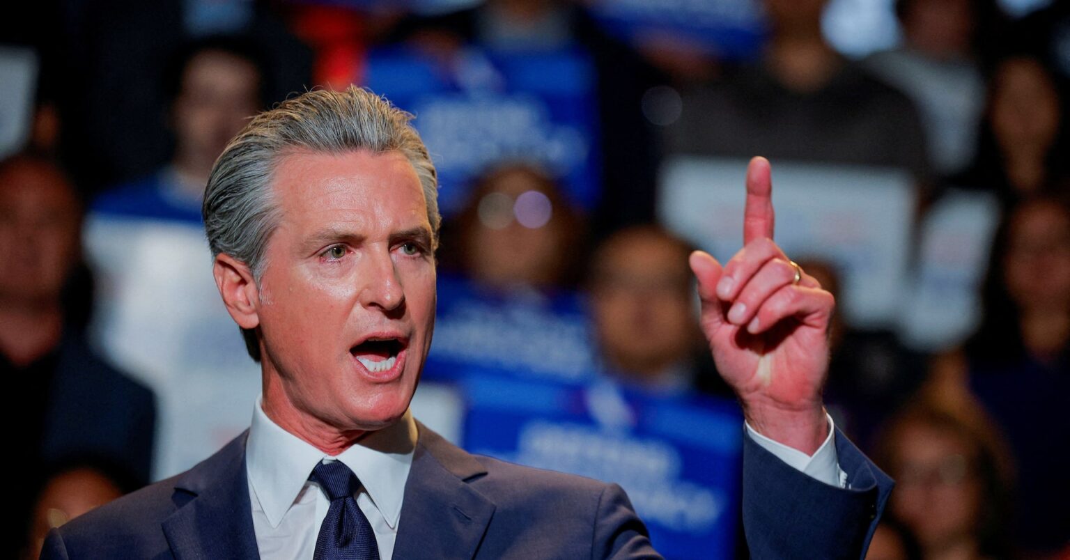 トランプ氏、加州知事を「敗者」と批判　英とエネ協定締結で＝報道 | ロイター