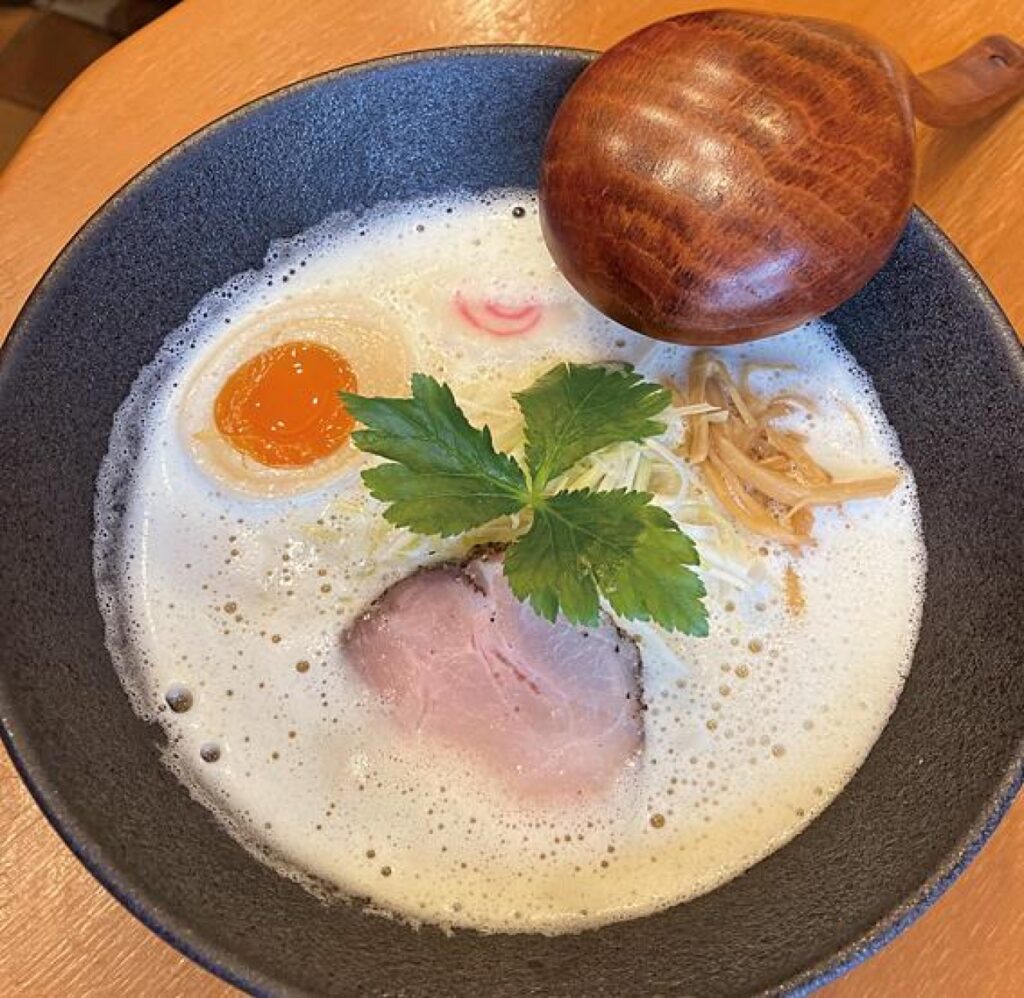 MENYA MOKUMOKU（奈良市） - クリーミーでふわふわ まろやかなコクのあるスープ｜奈良新聞デジタル