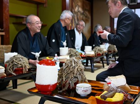 山盛りゴボウで豊作祈願 福井、３００年続く奇祭 | 全国のニュース | 福井新聞ONLINE