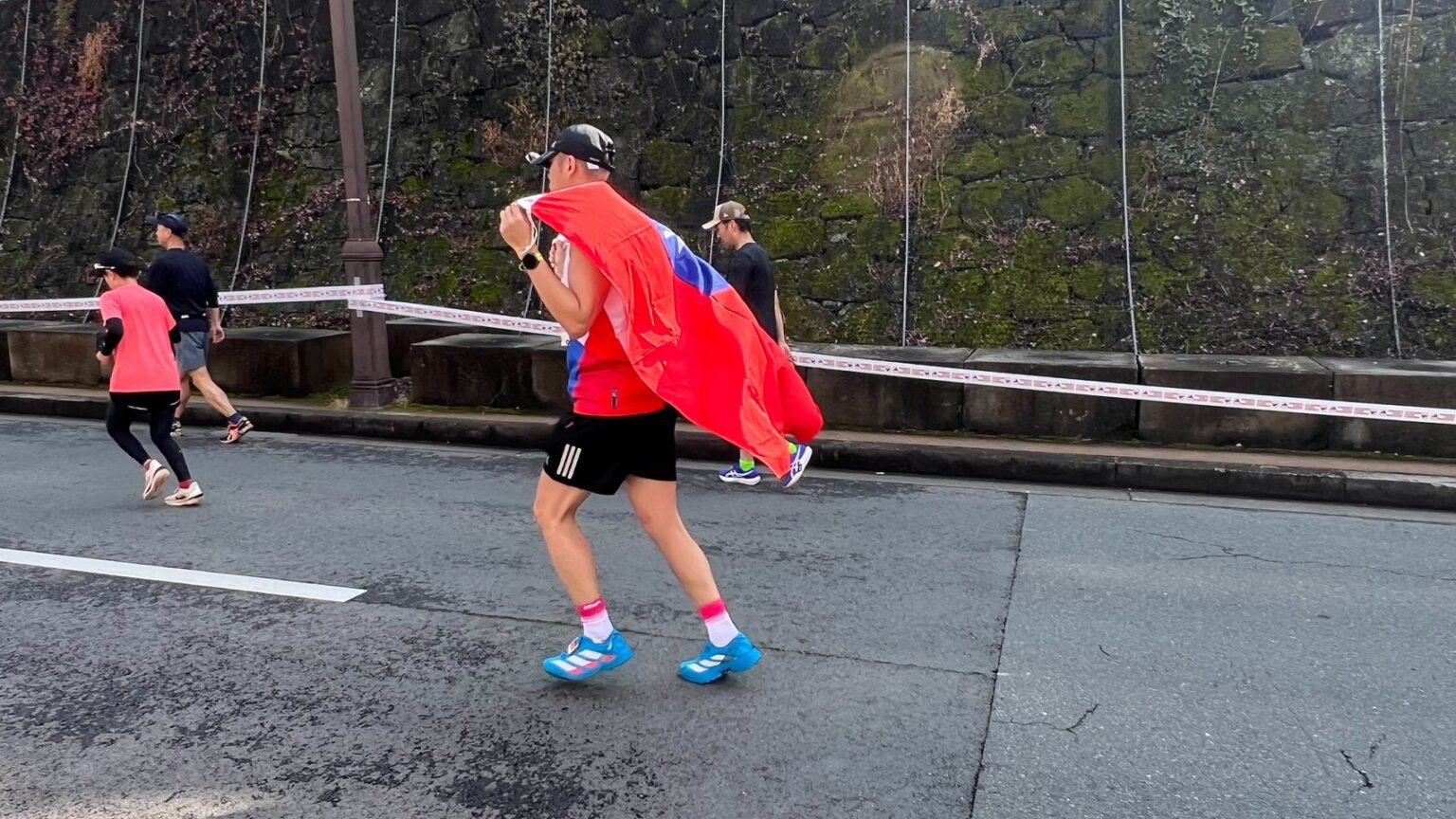 台湾からも多数参加、国旗なびかせ疾走　1万4518人が駆けた熊本城マラソン - 台湾新聞