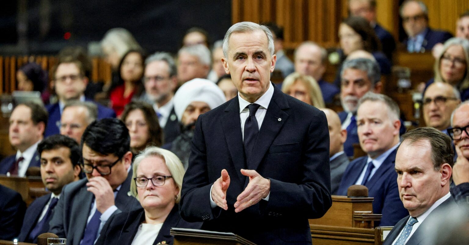 カナダ、国産兵器調達を70％に引き上げへ　米依存から脱却目指す | ロイター