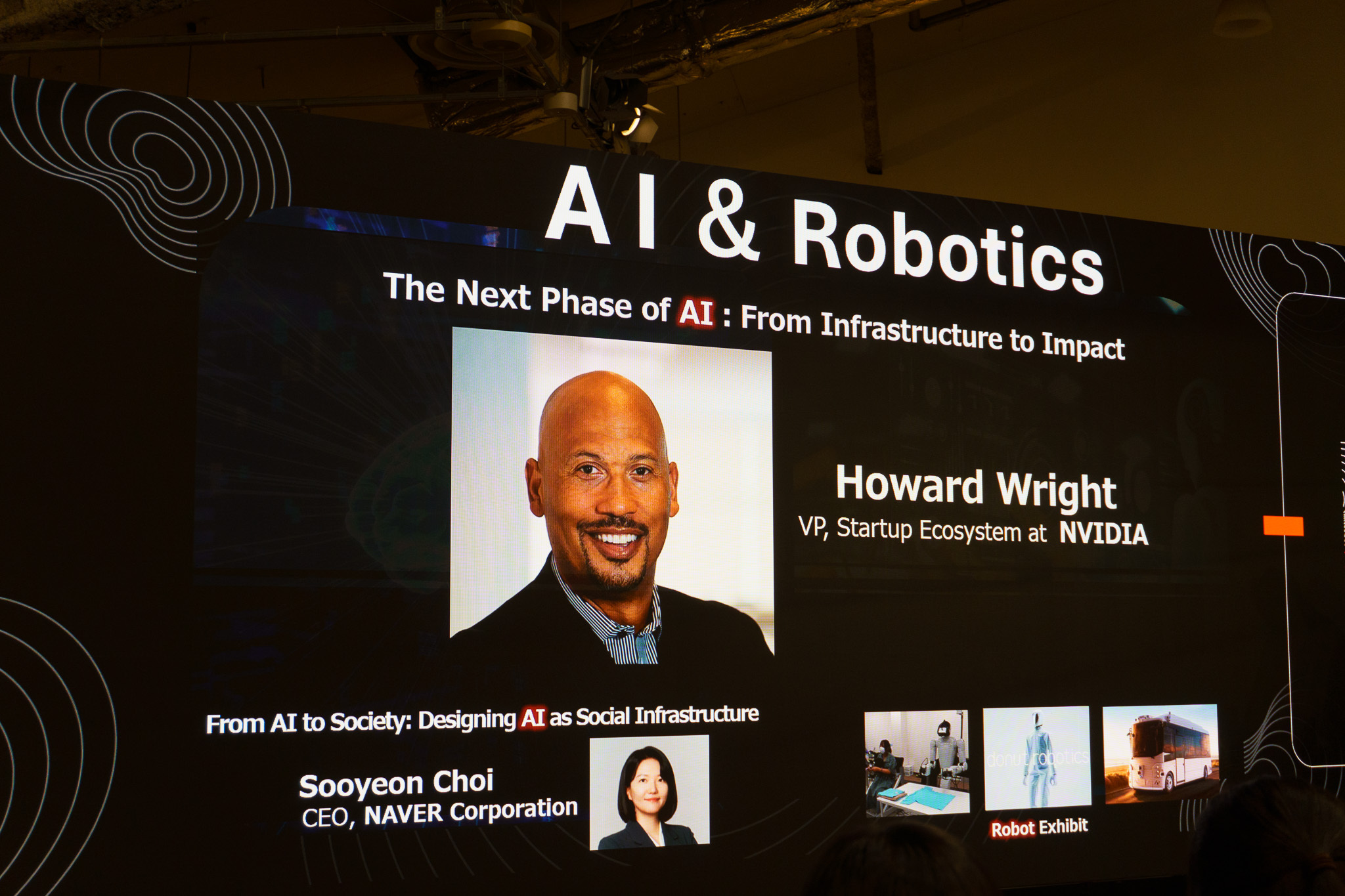AIとロボティクスのセッションにはNVIDIAのHoward Wright氏やNAVERのSooyeon Choi CEOが登壇する
