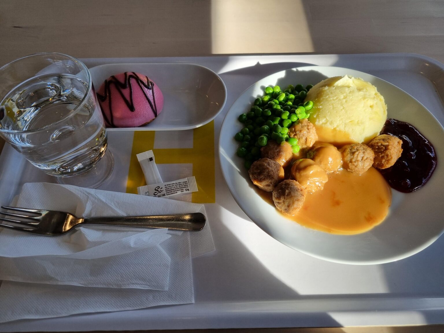 IKEA レストランのメニュー 1,690 フォリント (IKEA Family カード使用)