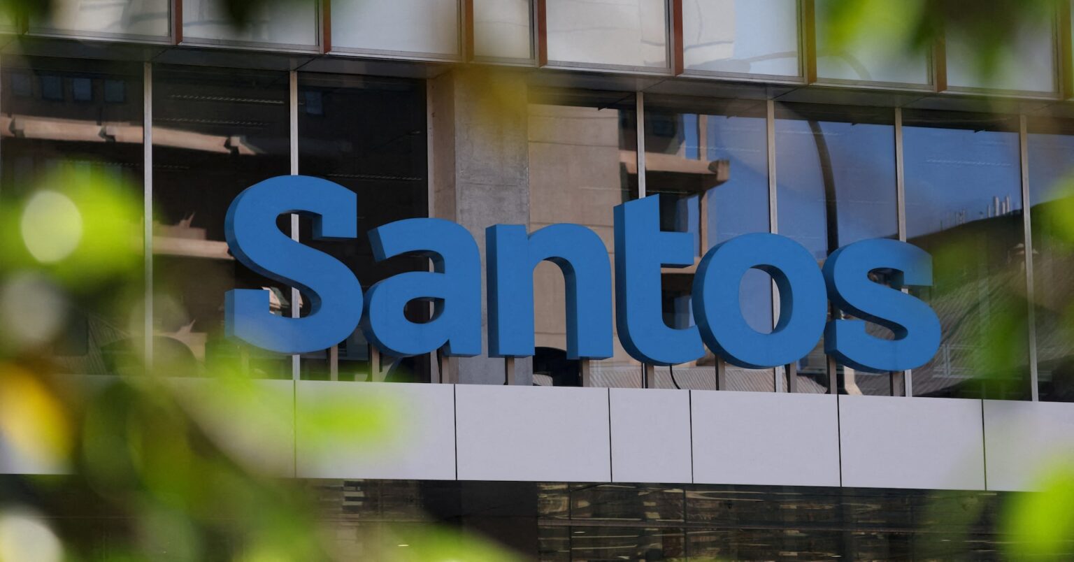 ガス生産の豪サントス、炭素排出ネットゼロ計画巡り勝訴 | ロイター