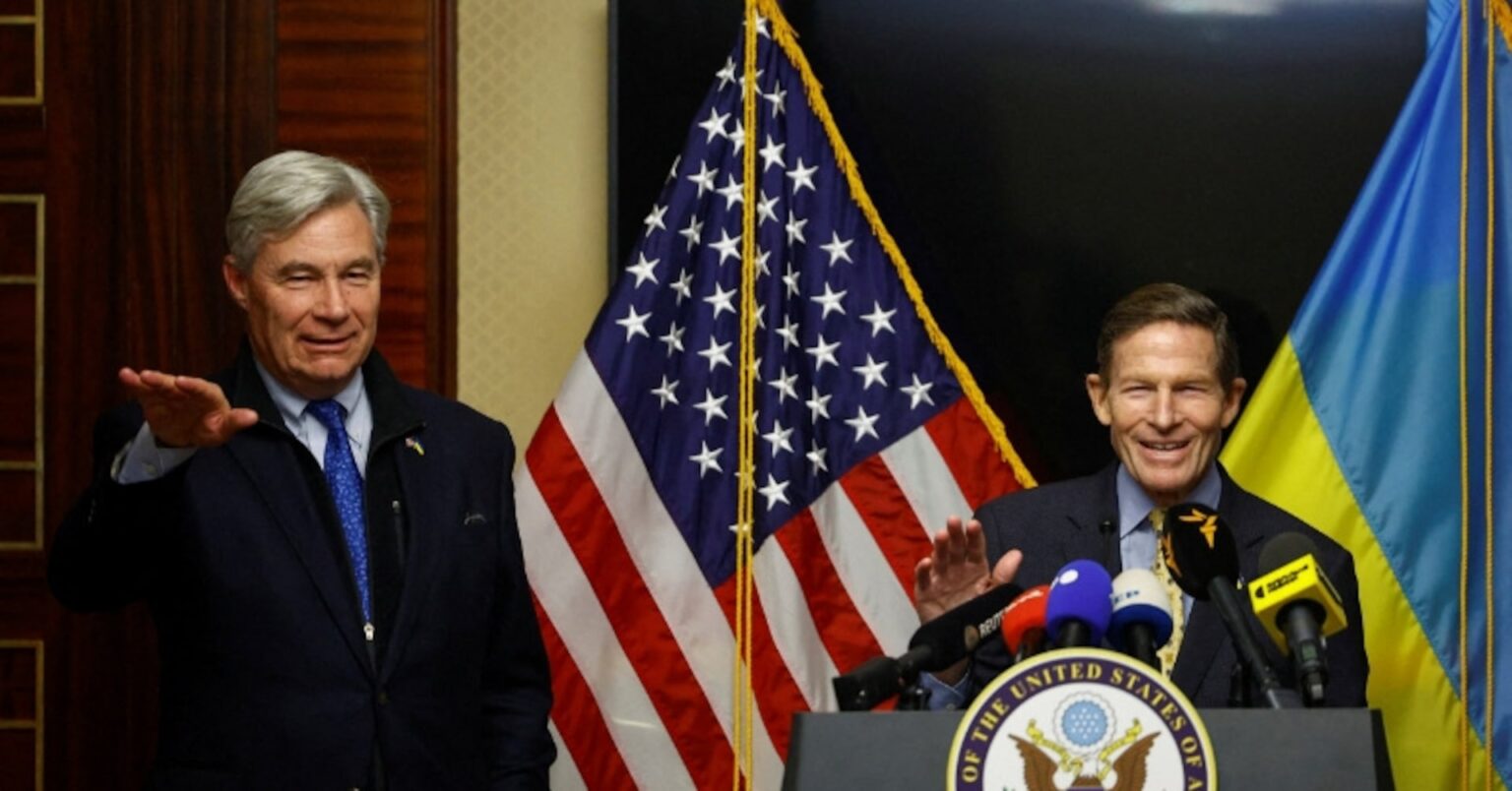 対ロ制裁強化へ新たな法案推進、ウクライナ訪問中の米上院議員ら表明 | ロイター