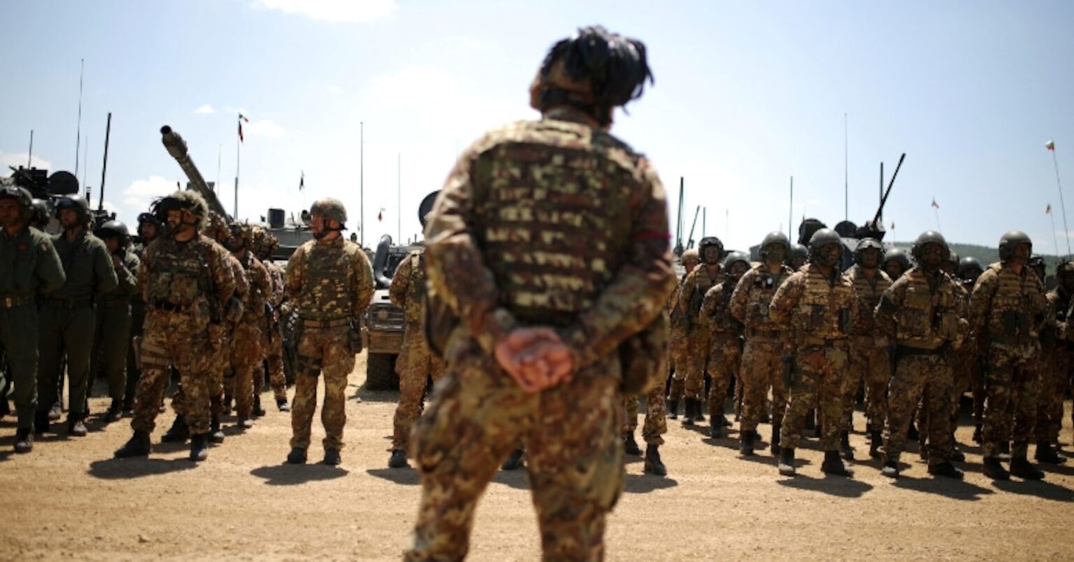 イタリア、軍人員6割超増員案　18年間で費用約60億ユーロ | ロイター