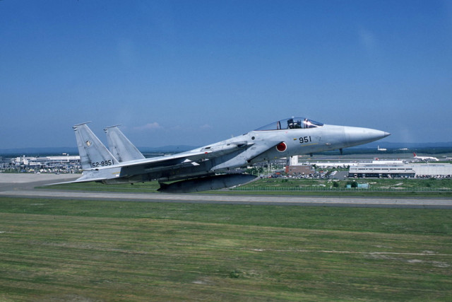 空自機とロシア軍機が日本海で睨み合い 島根県沖まで飛行した“怪しい機体”の画像を防衛省が公開