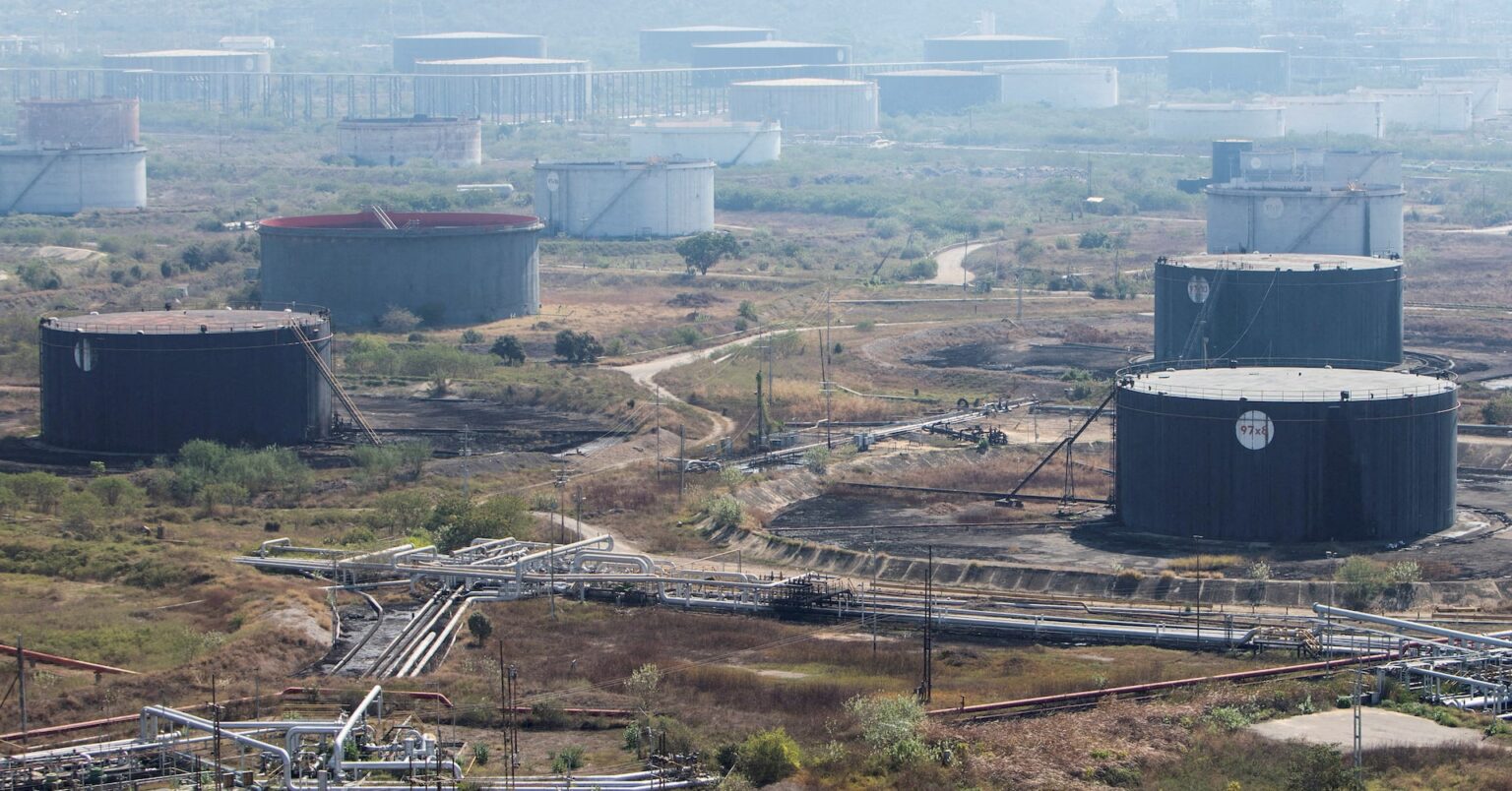 米、ベネズエラ産石油のインド売却に向け積極交渉=駐印大使 | ロイター 米、ベネズエラ産石油のインド売却に向け積極交渉=駐印大使 | ロイター