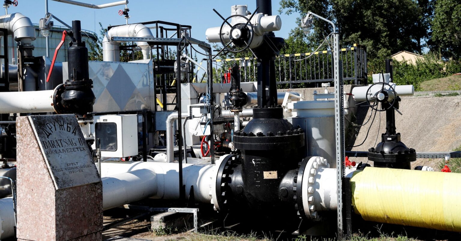 ハンガリー、対ロ制裁とウクライナ融資阻止の構え　きょうＥＵ外相会合 | ロイター