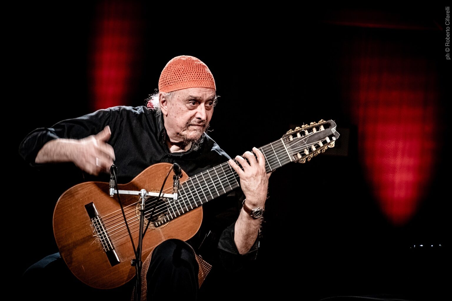 エグベルト・ジスモンチ(Egberto Gismonti)が新パートナーと共に再び日本へ ブラジル音楽の未来を描く10年ぶりの来日公演に寄せて | Mikiki by TOWER RECORDS エグベルト・ジスモンチ(Egberto Gismonti)が新パートナーと共に再び日本へ ブラジル音楽の未来を描く10年ぶりの来日公演に寄せて | Mikiki by TOWER RECORDS