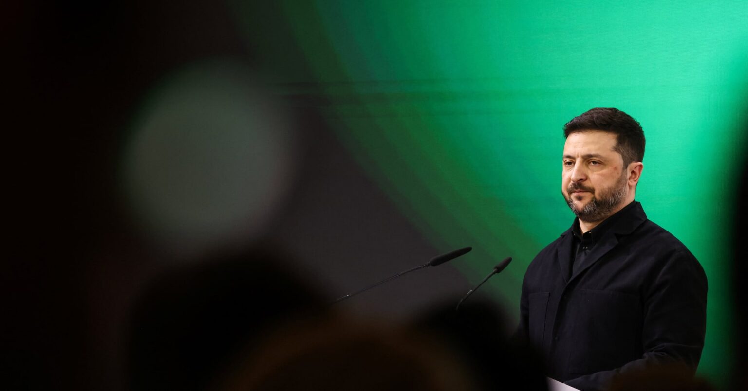 ウクライナ大統領、独立維持を強調 侵攻開始から4年で演説 | ロイター ウクライナ大統領、独立維持を強調 侵攻開始から4年で演説 | ロイター