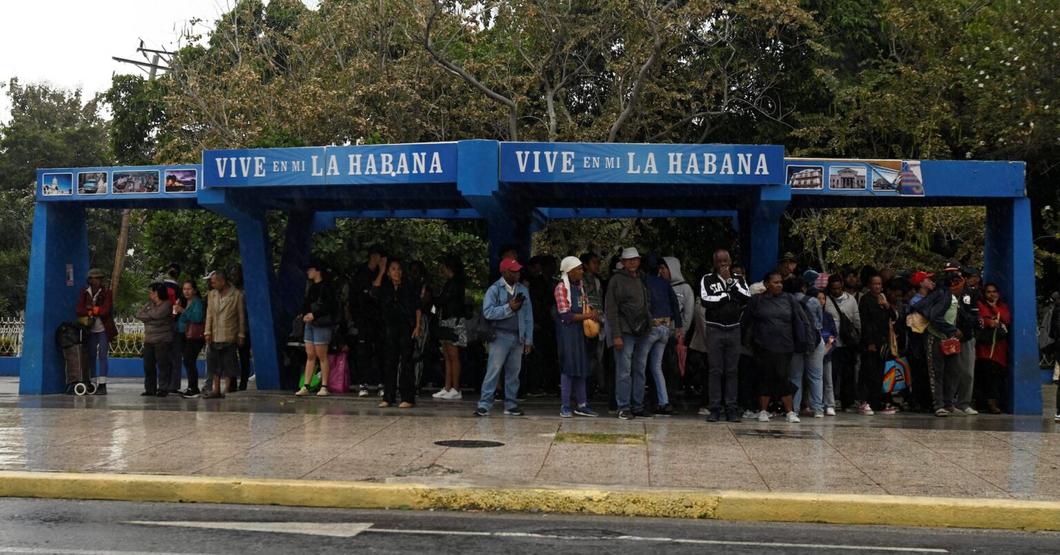 カナダ、燃料不足のキューバ支援へ　米の石油供給遮断受け | ロイター