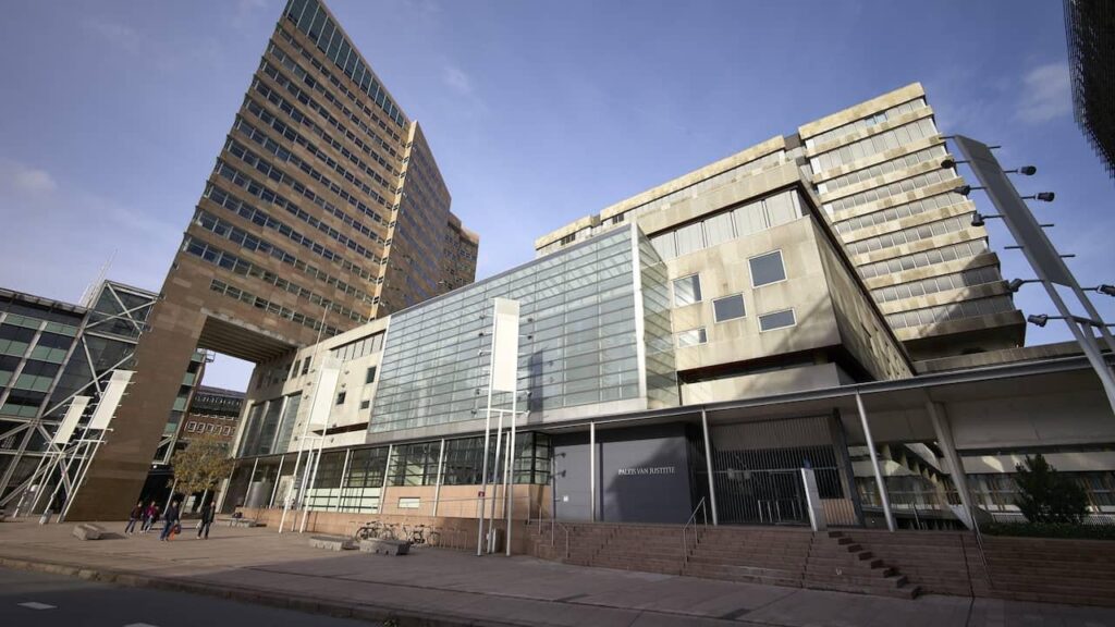 コロナ危機で詐欺罪で男性に30万2000ユーロの賠償義務