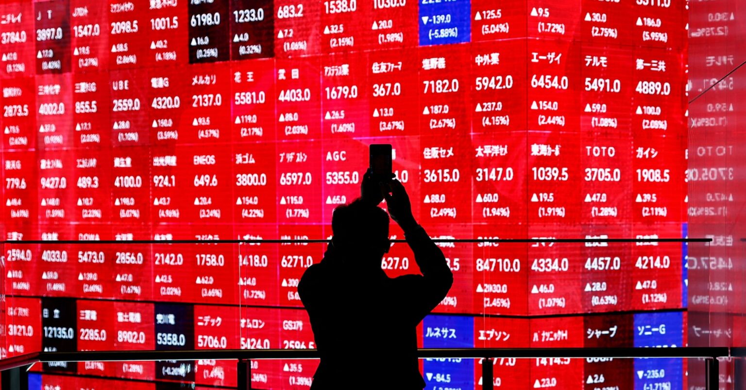 日経平均が大幅続伸、史上最高値更新 日銀人事が追い風 | ロイター 日経平均が大幅続伸、史上最高値更新 日銀人事が追い風 | ロイター