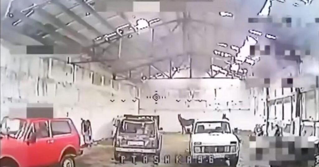 ウクライナのドローンがロシアの兵器庫に侵入…そこには馬と古い車が | Business Insider Japan