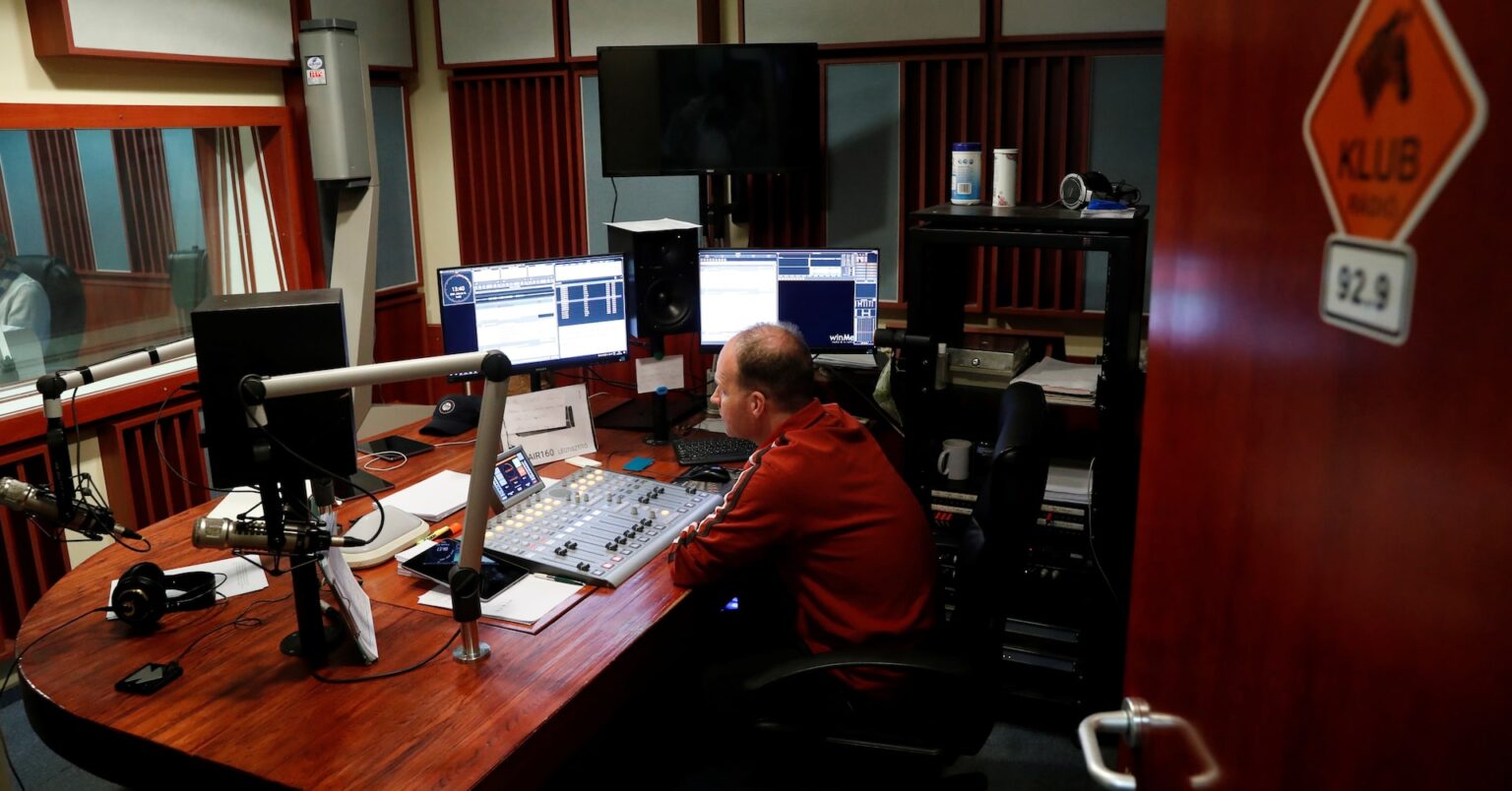 ハンガリーの独立系ラジオ免許不更新、ＥＵ最高裁が違法と判断 | ロイター