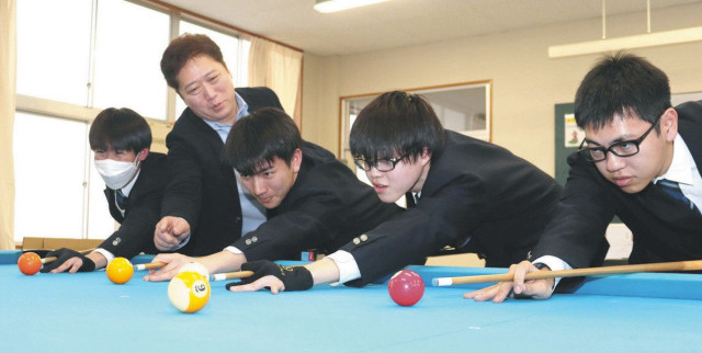 中部初 新川高にビリヤード部 県協会 「富山を聖地に」 ３０年アジア大会へ裾野拡大