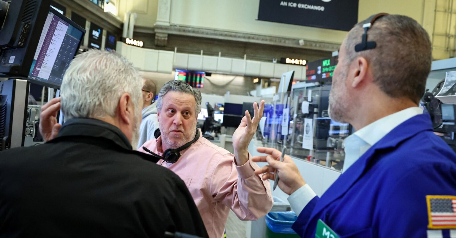 米国株式市場=下落、ダウ521ドル安 イラン緊迫やAI懸念で売り | ロイター 米国株式市場=下落、ダウ521ドル安 イラン緊迫やAI懸念で売り | ロイター