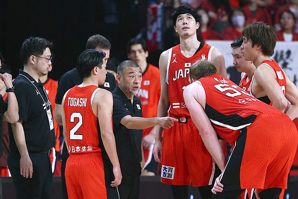 バスケ日本代表　終盤、中国の高さに苦慮　桶谷監督「課題得て強くなる」Ｗ杯アジア予選　沖縄アリーナ