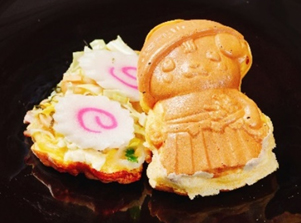 天明鋳物で焼き上げた 佐野SA限定「さのまる焼き らーめん味」の写真2