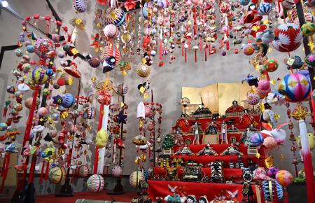 福岡「さげもん」華やかに 伝統ひな飾り、水郷彩る | 全国のニュース | 福井新聞ONLINE 福岡「さげもん」華やかに 伝統ひな飾り、水郷彩る | 全国のニュース | 福井新聞ONLINE