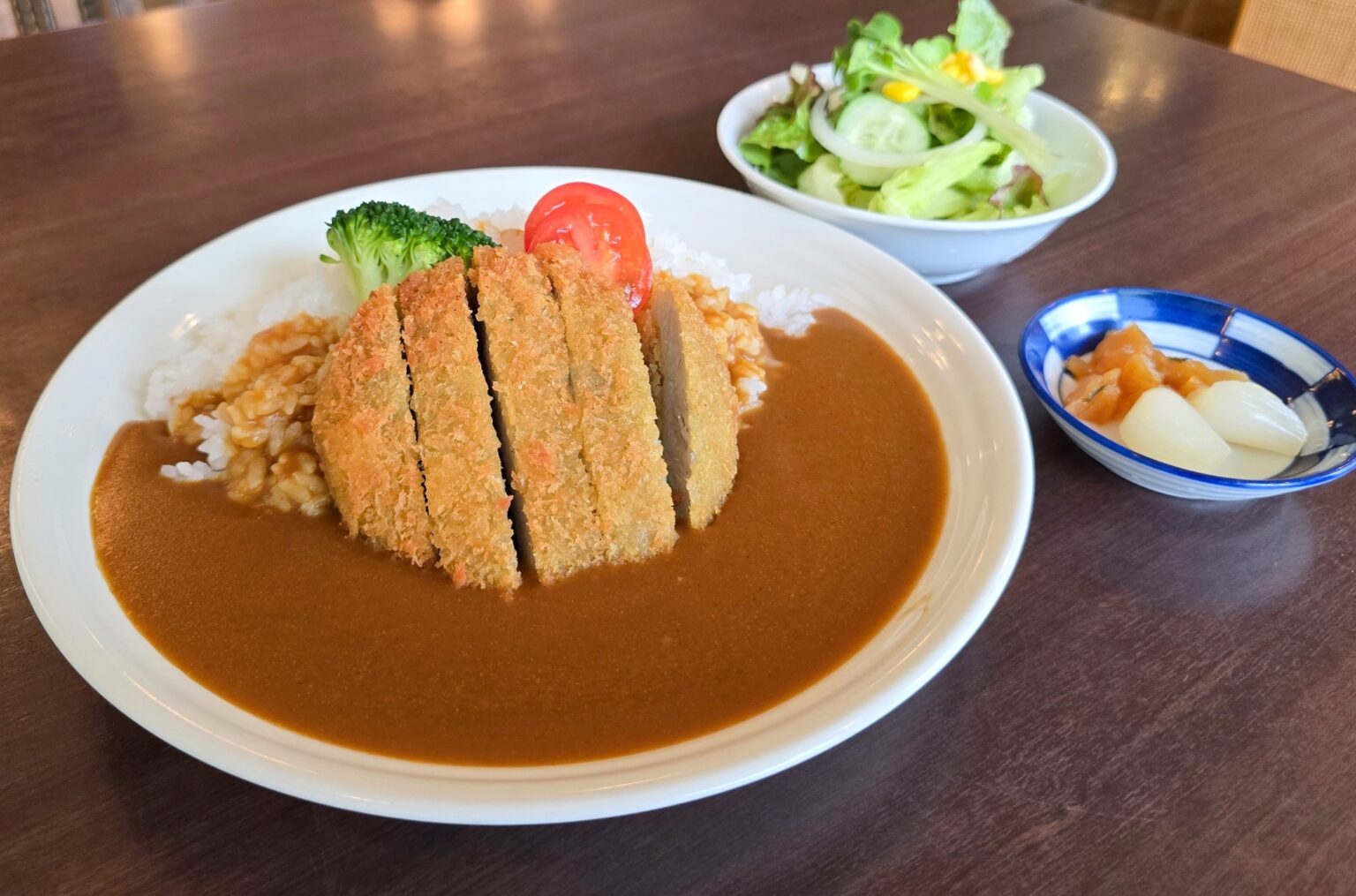 「レストラングレイン」の名物・琴浦あごカツカレー | 鳥取マガジン