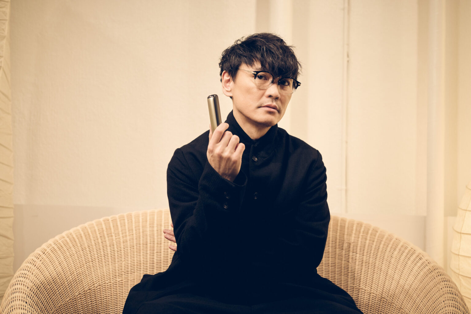 「混ざり合わないものが混ざり合ったときに生まれる違和感」。山口一郎が「Ploom AURA」とのコラボレーションを語る – SWITCH ONLINE