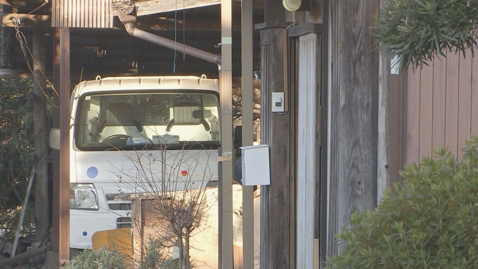 「殺さねえからな」「金はどこにある」千葉・君津市の78歳男性宅に男3人が押し入り現金200万円などが入った金庫を奪う 犯人逃走中(TBS NEWS DIG Powered by JNN) 「殺さねえからな」「金はどこにある」千葉・君津市の78歳男性宅に男3人が押し入り現金200万円などが入った金庫を奪う 犯人逃走中(TBS NEWS DIG Powered by JNN)