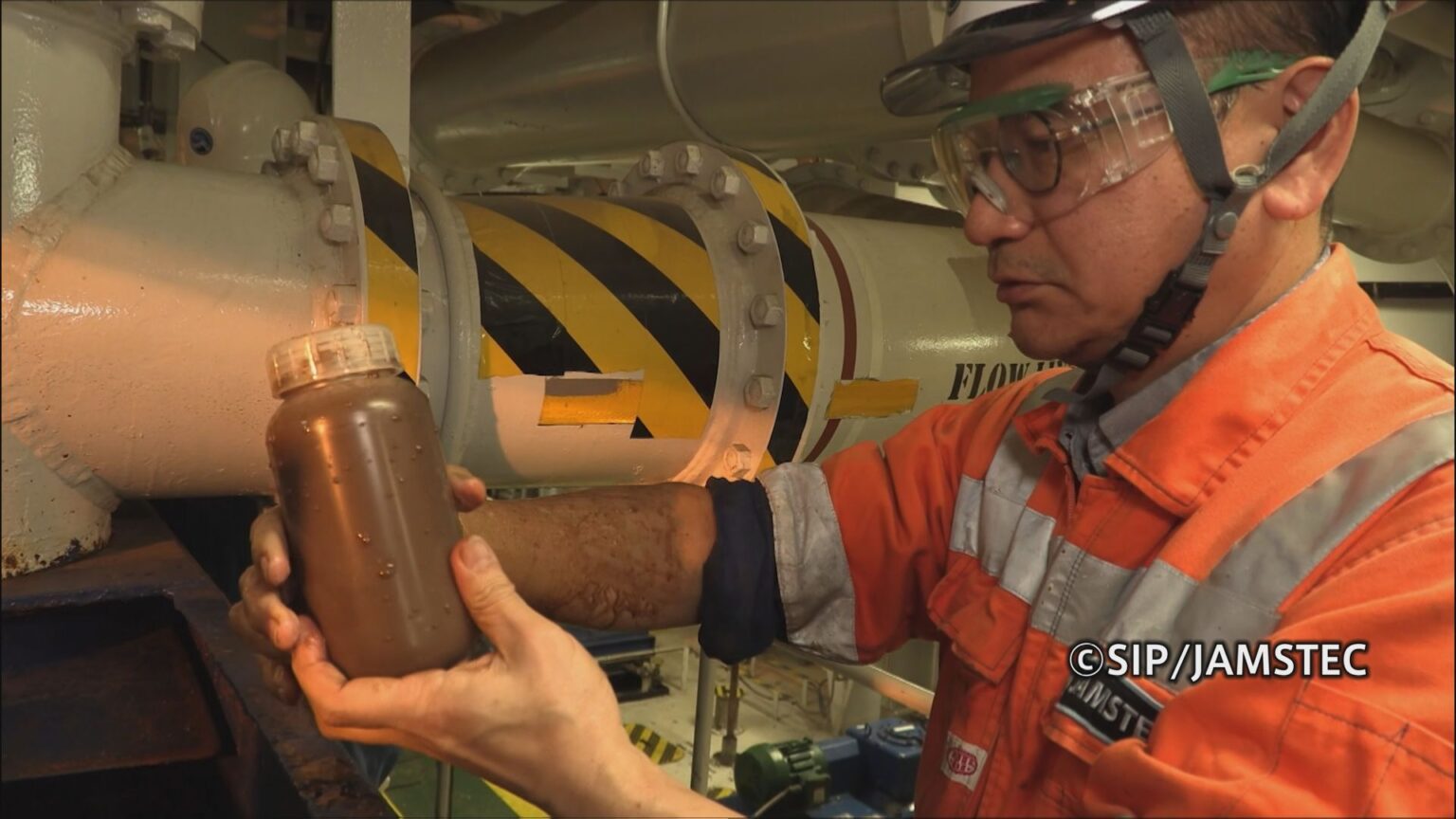 【速報】世界初 海底からレアアース泥を回収 作業難航も船上に連続して引き上げ成功 国産レアアース産業開発に光明(TBS NEWS DIG Powered by JNN) 【速報】世界初 海底からレアアース泥を回収 作業難航も船上に連続して引き上げ成功 国産レアアース産業開発に光明(TBS NEWS DIG Powered by JNN)