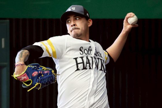 鷹に眠る"お宝"「また化け物が」　軽く投げて爆速…育成左腕が「第二のモイネロに」 | Full-Count