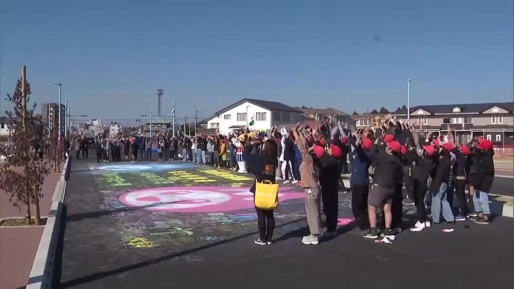 小学生が路面にお絵描き 宮崎市で「宮崎駅東通線」開通プレイベント(2026年2月3日掲載)|UMK NEWS NNN 共有