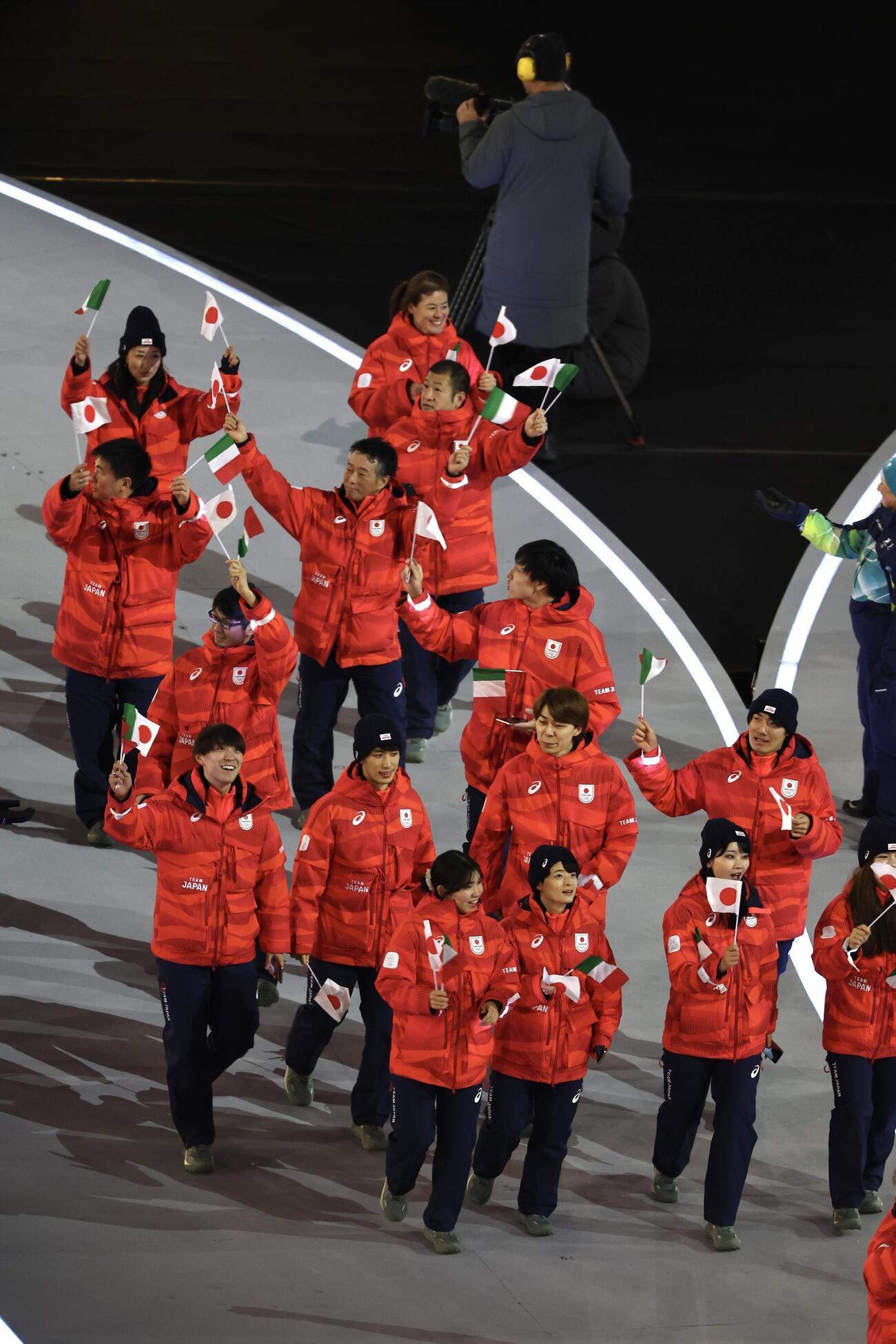 開会式で行進する日本選手団（撮影・前田充）