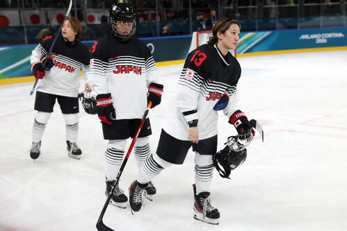 日本対ドイツ　ドイツに敗れ、悔しそうに引き揚げる輪島（右）ら（撮影・前田充）