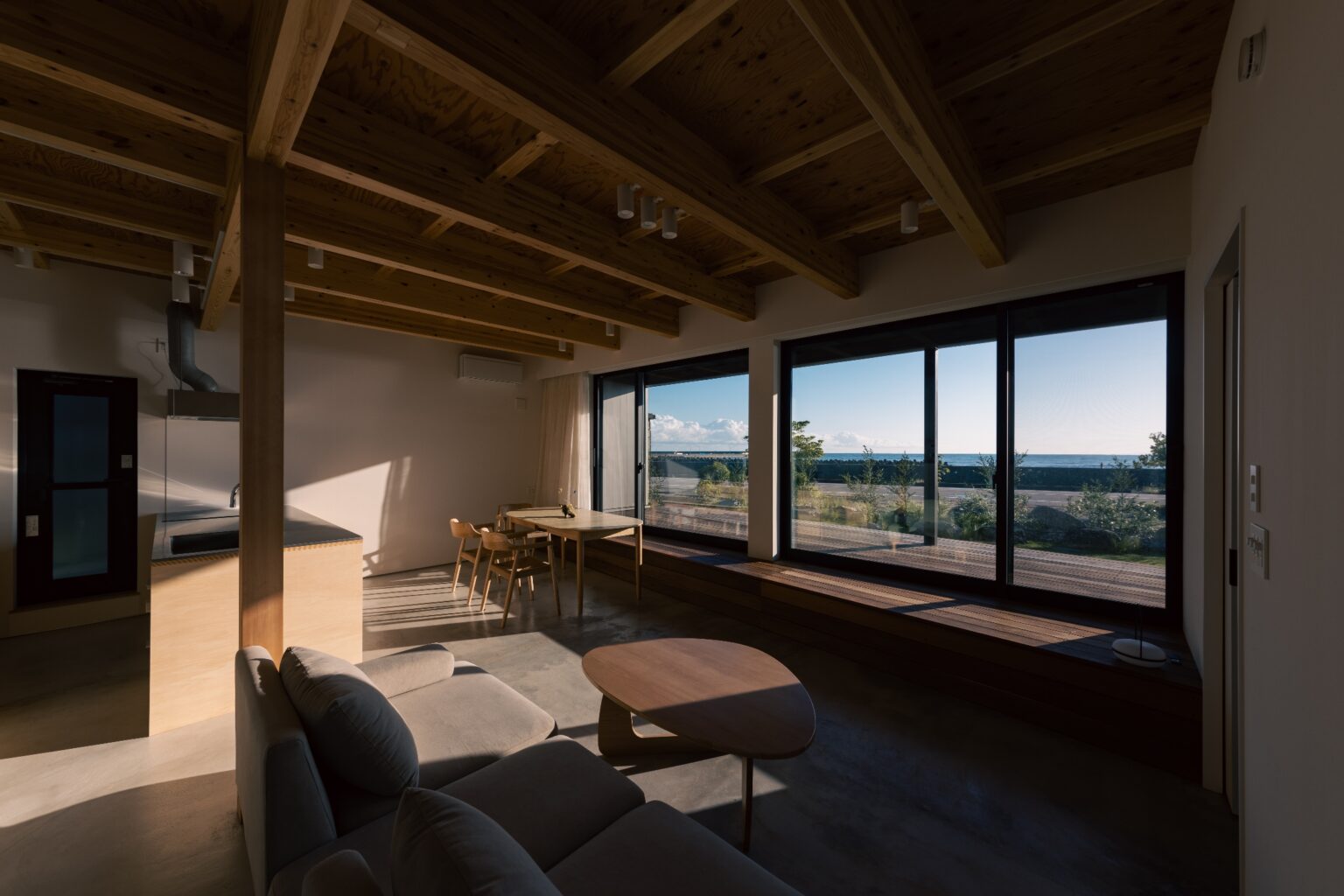 地域の暮らしを感じる第三の居場所 富山県氷見市と福岡県糸島市に絶景一棟貸し宿泊施設が誕生（FINDERS） - Yahoo!ニュース