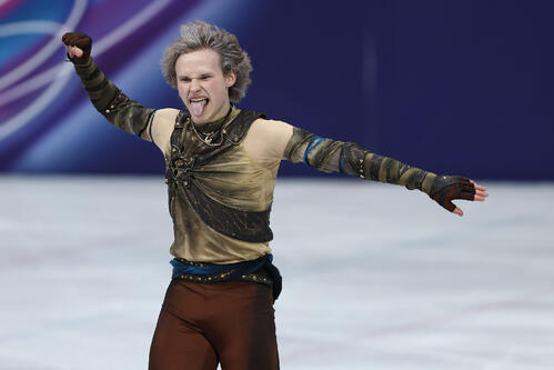 団体男子SPで演技するマリニン（撮影・前田充）