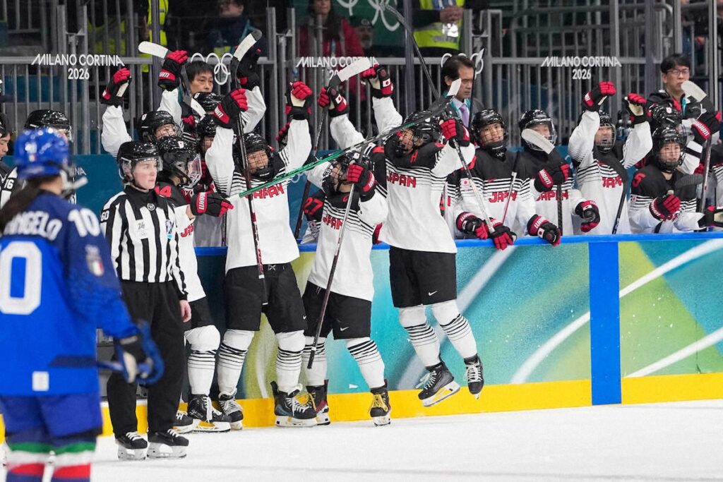 【アイスホッケー】小池詩織主将は涙…「力不足だった」スマイルジャパン2連敗 ドイツ勝てば1次L敗退（スポニチアネックス） - Yahoo!ニュース