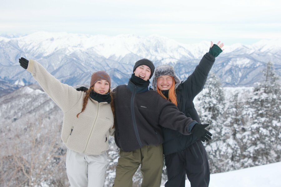【群馬県川場村】最高の雪旅! 大人気スポット「道の駅 川場田園プラザ」＆「川場スキー場」を “メレル アウトドア クラブ” メンバーが満喫（BRAVO MOUNTAIN）