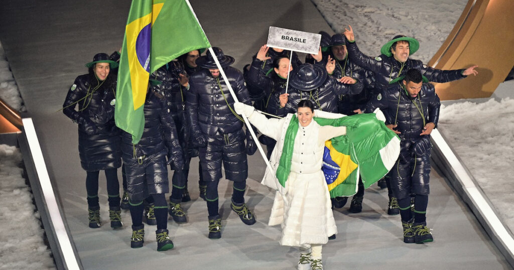 「モンクレール」が提供したミラノ冬季五輪ブラジル代表チームのユニホームが話題に　国旗をモチーフにデザイン - WWDJAPAN