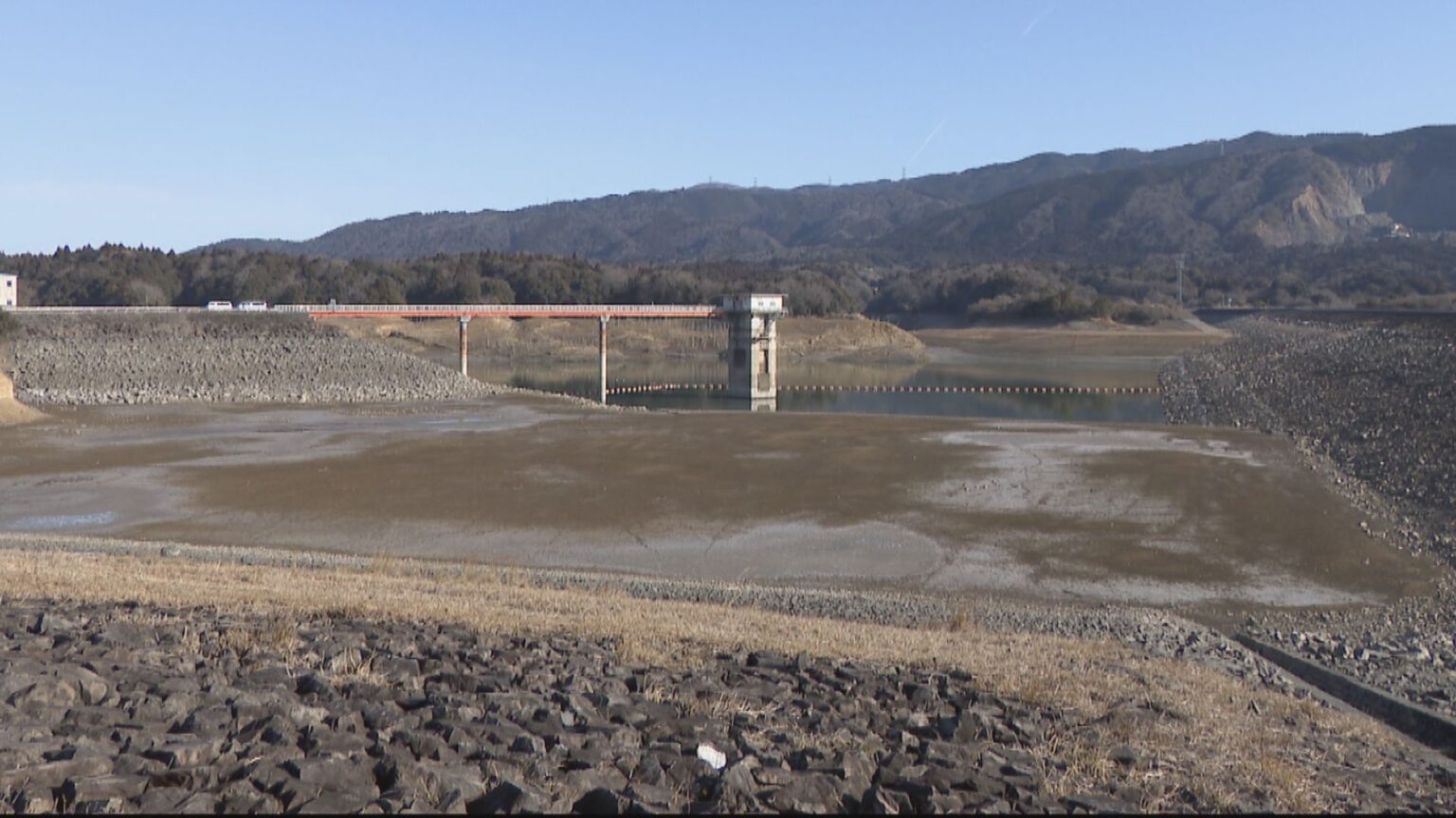 ダムの底が見えるほどの水不足 三重・中里ダムで貯水率14.9％に 三重用水全体の貯水率も34.9％まで低下（CBCテレビ） - Yahoo!ニュース