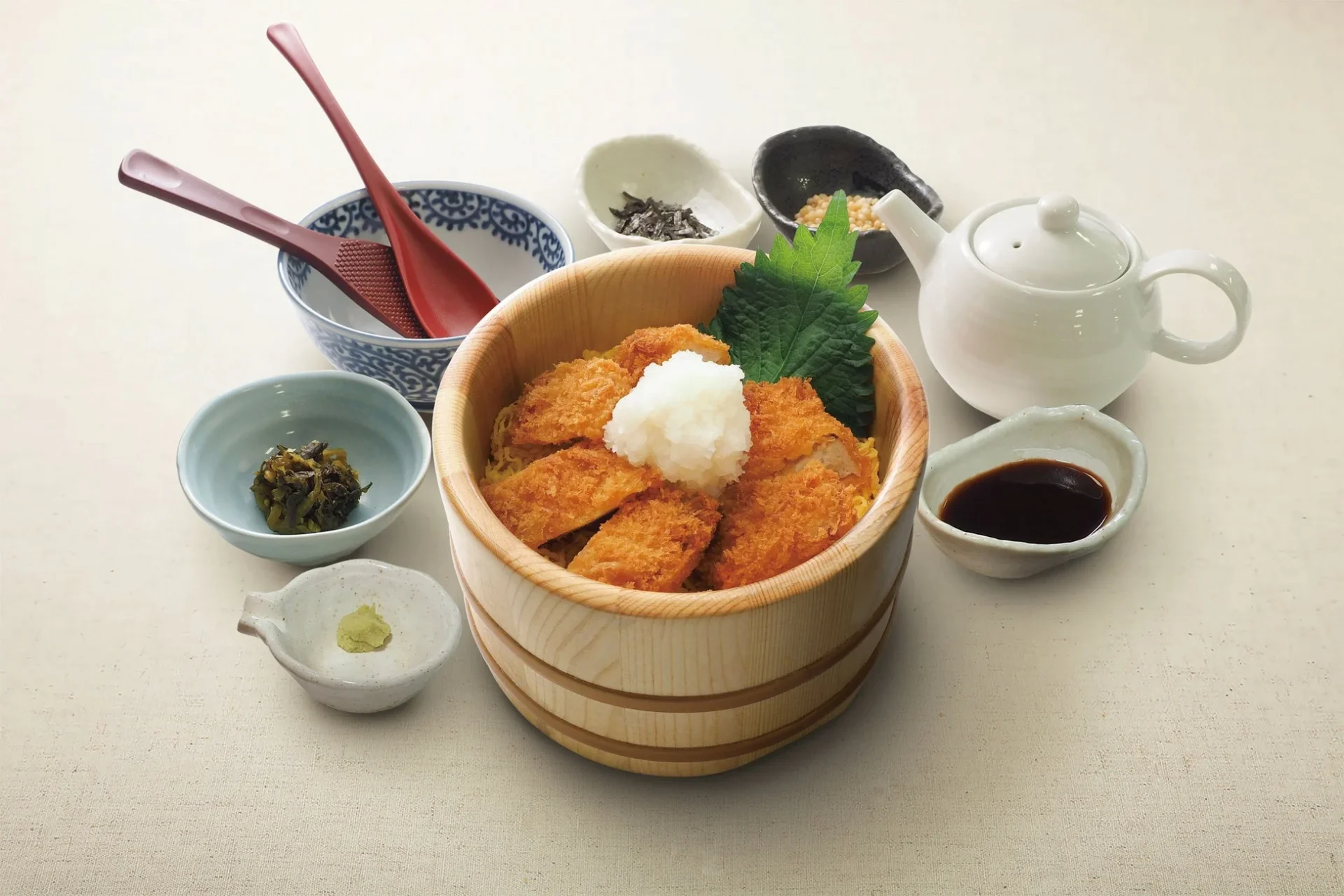 おひつごはん四六時中 まぐろメンチカツおひつごはんの全景